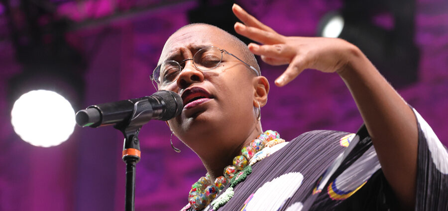 Cécile McLorin Salvant (61 Jazzaldia 2026. Donosti. 2026-07-24) Por José Luis Luna Rocafort [INSTANTZZ AKA Galería fotográfica AKA Fotoblog de jazz, impro… y algo más] - Tomajazz - Cécile McLorin Salvant actuó en el 61 Jazzaldia 2026. José Luis Luna Rocafort lo retrata en INSTANTZZ. Con Cécile McLorin Salvant, Sullivan Fortner, Yasushi Nakamura, Kyle Poole