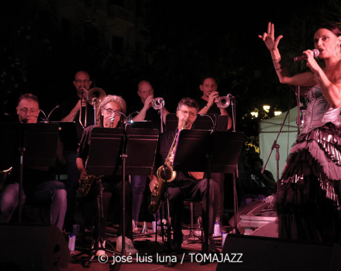 Jive At Nine & Swingin' Tonic (38 Eivissa Jazz Festival. 2026-09-01) Por José Luis Luna Rocafort [INSTANTZZ AKA Galería fotográfica AKA Fotoblog de jazz, impro… y algo más] - Tomajazz - Jive At Nine & Swingin' Tonic actuaron en el 38 Eivissa Jazz Festival. José Luis Luna Rocafort lo retrata en INSTANTZZ. Con Santiago Ramírez, Nauel Aschel, Vicent Tur, Víctor Ávila, Gustavo Gamaza, Jorge Ortíz, Iván Pacheco, Salvatore Licitra, Andreas Fernández, Sinead Cormican, Claudia Otelli