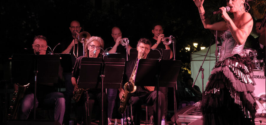 Jive At Nine & Swingin' Tonic (38 Eivissa Jazz Festival. 2026-09-01) Por José Luis Luna Rocafort [INSTANTZZ AKA Galería fotográfica AKA Fotoblog de jazz, impro… y algo más] - Tomajazz - Jive At Nine & Swingin' Tonic actuaron en el 38 Eivissa Jazz Festival. José Luis Luna Rocafort lo retrata en INSTANTZZ. Con Santiago Ramírez, Nauel Aschel, Vicent Tur, Víctor Ávila, Gustavo Gamaza, Jorge Ortíz, Iván Pacheco, Salvatore Licitra, Andreas Fernández, Sinead Cormican, Claudia Otelli