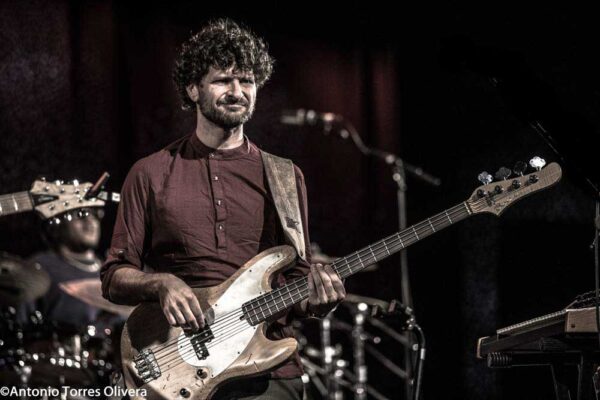 Bad Plus / Snarky Puppy (49 Festival de Jazz de Vitoria-Gasteiz 2026. 2026-07-18) Por Antonio Torres y Pepe Mateos [Conciertos de Jazz] - Tomajazz - Bad Plus y Snarky Puppy actuaron en la jornads final del 49 Festival de Jazz de Vitoria-Gasteiz 2026. Antonio Torres y Pepe Mateos relatan y retratan la jornada. Con Chris Speed, Ben Monder, Reid Anderson, Dave King, Mike Maz Maher, Zach Brock, Justin Stanton, Bobby Sparks II, Bob Lanzetti, Nate Werth, Jamison Ross, Michael League, Jay Jennings, Chris Bullock, Mason Davis