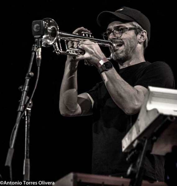 Bad Plus / Snarky Puppy (49 Festival de Jazz de Vitoria-Gasteiz 2026. 2026-07-18) Por Antonio Torres y Pepe Mateos [Conciertos de Jazz] - Tomajazz - Bad Plus y Snarky Puppy actuaron en la jornads final del 49 Festival de Jazz de Vitoria-Gasteiz 2026. Antonio Torres y Pepe Mateos relatan y retratan la jornada. Con Chris Speed, Ben Monder, Reid Anderson, Dave King, Mike Maz Maher, Zach Brock, Justin Stanton, Bobby Sparks II, Bob Lanzetti, Nate Werth, Jamison Ross, Michael League, Jay Jennings, Chris Bullock, Mason Davis