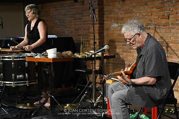 Núria Andorrà & Fred Frith (La Quadra, 2026-07-15 / Santa Maria Palautordera -Barcelona-) Por Joan Cortès [INSTANTZZ AKA Galería fotográfica AKA Fotoblog de jazz, impro… y algo más] - Tomajazz - Núria Andorrà & Fred Frith realizaron una sesión de grabación en La Quadra, Santa Maria Palautordera -Barcelona-, el 15 de julio de 2026. Joan Cortès lo retrata en INSTANTZZ