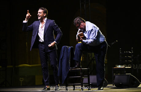 Cantes Malditos / Jesús Méndez & Antonio Higuero (Desvarío Flamenco/ Plaça Major Nou Barris, 2026-07-17 / Barcelona) [2] Por Joan Cortès [Flamencuras AKA INSTANTZZ AKA Galería fotográfica AKA Fotoblog de jazz, impro… y algo más] - Tomajazz - Cantes Malditos / Jesús Méndez & Antonio Higuero actuaron en Desvarío Flamenco en la Plaça Major Nou Barris de Barcelona, el 17 de julio de 2026. Joan Cortès lo retrata en las Flamencuras de INSTANTZZ