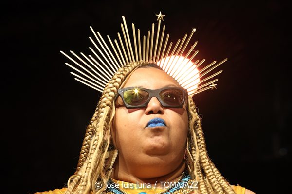 Sun Ra Arkestra (49 Festival de Jazz de Vitoria-Gasteiz 2026. 2026-07-16) Por José Luis Luna Rocafort [INSTANTZZ AKA Galería fotográfica AKA Fotoblog de jazz, impro… y algo más] - Tomajazz - Sun Ra Arkestra actuó en el 49 Festival de Jazz de Vitoria-Gasteiz 2026. 2026-07-16) Por José Luis Luna Rocafort [INSTANTZZ Tara Middleton, Knoel Scott, Chris Hemingway, James Stewart, Alex Harding, Michael Ray, Cecil Brooks, Andrae Murchison, Vicent Chancey, Lafayette Gilchrist, Stephen Killion, Carl Le Blanc, George Gary, Elson Nascimento, Jose Da Silva