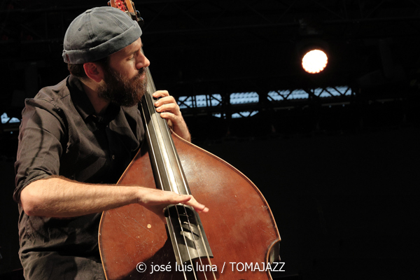 Magalí Sare & Manel Fortià (49 Festival de Jazz de Vitoria-Gasteiz 2026. 2026-07-17) Por José Luis Luna Rocafort [INSTANTZZ AKA Galería fotográfica AKA Fotoblog de jazz, impro… y algo más] - Tomajazz - Magalí Sare & Manel Fortià actuaron en el 49 Festival de Jazz de Vitoria-Gasteiz 2026. 2026-07-17) Por José Luis Luna Rocafort [INSTANTZZ