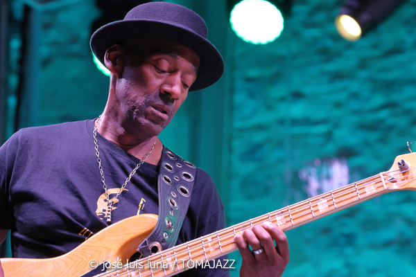 Marcus Miller: We Want Miles! (61 Jazzaldia 2026. Donosti. 2026-07-25) Por José Luis Luna Rocafort [INSTANTZZ AKA Galería fotográfica AKA Fotoblog de jazz, impro… y algo más] - Tomajazz - Marcus Miller: We Want Miles! actuó en el 61 Jazzaldia 2026. José Luis Luna Rocafort lo retrata en INSTANTZZ. Con