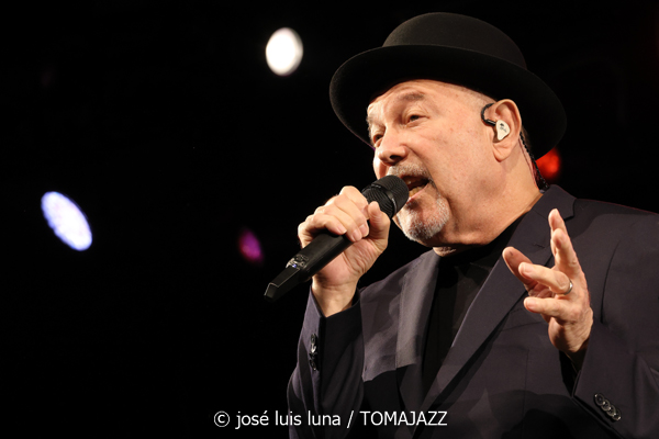 Rubén Blades con Roberto Delgado Big Band (49 Festival de Jazz de Vitoria-Gasteiz 2026. 2026-07-17) Por José Luis Luna Rocafort [INSTANTZZ AKA Galería fotográfica AKA Fotoblog de jazz, impro… y algo más] - Tomajazz - Rubén Blades con Roberto Delgado Big Band actuó en el 49 Festival de Jazz de Vitoria-Gasteiz 2026. José Luis Luna Rocafort lo retrata en INSTANTZZ. Con Rubén Blades, Roberto Delgado, Iván Navarro, Luis Carlos Pérez, Carlos Agrazal, Miguel Arau, Carlos Ubarte, Alejandro Castillo, Emaus Montero, Juan Carlos López, Roberto Ruiz, Avenicio Núñez, Francisco Delvecchio, Higinio Flores, Idígoras Bethancourt, Juan Berna, Luis E. Becerra, Ademir Berrocal, Raúl Rivera, José Ramón Guerra, Daniel Jiménez-Bloise