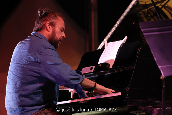 Eivissa Jazz Experience 2026 (38 Eivissa Jazz Festival. 2026-09-04) Por José Luis Luna Rocafort [INSTANTZZ AKA Galería fotográfica AKA Fotoblog de jazz, impro… y algo más] - Tomajazz - Eivissa Jazz Experience 2026 en el 38 Eivissa Jazz Festival, el 4 de septiembre de 2026. José Luis Luna Rocafort retrata en INSTANTZZ una propuesta clásica el Festival de Jazz de Ibiza. En 2026 con Abe Rábade, Ramon Prats, Toño Miguel, Eva Fernández, Alejandro Vargas, Antoni Marí