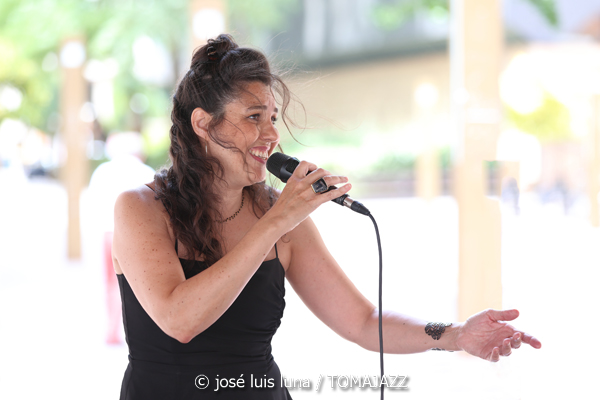 Ibaia Dúo (49 Festival de Jazz de Vitoria-Gasteiz 2026. 2026-07-12) Por José Luis Luna Rocafort [INSTANTZZ AKA Galería fotográfica AKA Fotoblog de jazz, impro… y algo más] - Tomajazz - Ibaia Dúo actuo en el 49 Festival de Jazz de Vitoria-Gasteiz 2026. José Luis Luna Rocafort lo retrata en INSTANTZZ. Actuaron Amaia Cantero, Ibón Díaz, Felix Lekuona "Rioja"