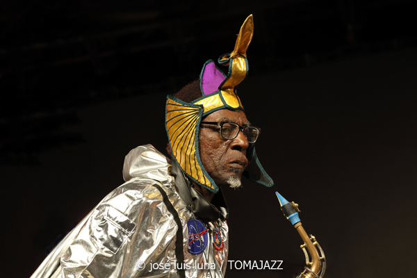 Sun Ra Arkestra (49 Festival de Jazz de Vitoria-Gasteiz 2026. 2026-07-16) Por José Luis Luna Rocafort [INSTANTZZ AKA Galería fotográfica AKA Fotoblog de jazz, impro… y algo más] - Tomajazz - Sun Ra Arkestra actuó en el 49 Festival de Jazz de Vitoria-Gasteiz 2026. 2026-07-16) Por José Luis Luna Rocafort [INSTANTZZ Tara Middleton, Knoel Scott, Chris Hemingway, James Stewart, Alex Harding, Michael Ray, Cecil Brooks, Andrae Murchison, Vicent Chancey, Lafayette Gilchrist, Stephen Killion, Carl Le Blanc, George Gary, Elson Nascimento, Jose Da Silva