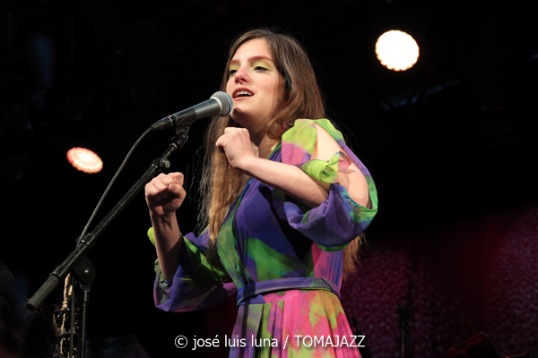 Magalí Sare & Manel Fortià (49 Festival de Jazz de Vitoria-Gasteiz 2026. 2026-07-17) Por José Luis Luna Rocafort [INSTANTZZ AKA Galería fotográfica AKA Fotoblog de jazz, impro… y algo más] - Tomajazz - Magalí Sare & Manel Fortià actuaron en el 49 Festival de Jazz de Vitoria-Gasteiz 2026. 2026-07-17) Por José Luis Luna Rocafort [INSTANTZZ