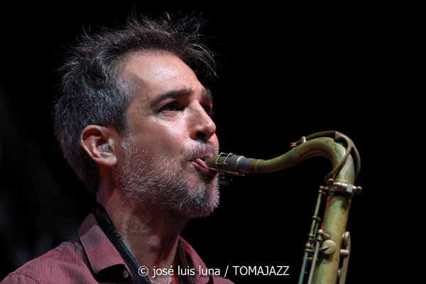 Antoni Marí Sextet (38 Eivissa Jazz Festival. 2026-09-04) Por José Luis Luna Rocafort [INSTANTZZ AKA Galería fotográfica AKA Fotoblog de jazz, impro… y algo más] - Tomajazz - Antoni Marí Sextet actuó en el 38 Eivissa Jazz Festival 2026. José Luis Luna Rocafort lo retrata en INSTANTZZ. Con Antoni Marí, Oriol Vallés, Gabriel Amargant, Guillaume Coulbois, Ot Granados, Rubén Bueno