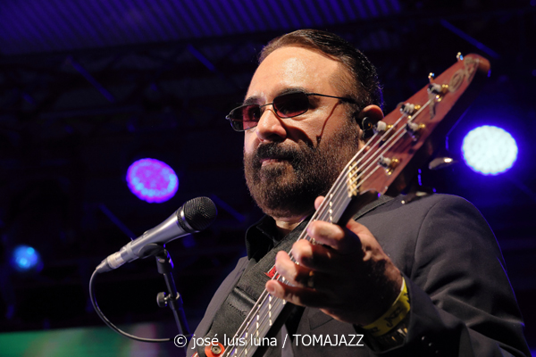 Rubén Blades con Roberto Delgado Big Band (49 Festival de Jazz de Vitoria-Gasteiz 2026. 2026-07-17) Por José Luis Luna Rocafort [INSTANTZZ AKA Galería fotográfica AKA Fotoblog de jazz, impro… y algo más] - Tomajazz - Rubén Blades con Roberto Delgado Big Band actuó en el 49 Festival de Jazz de Vitoria-Gasteiz 2026. José Luis Luna Rocafort lo retrata en INSTANTZZ. Con Rubén Blades, Roberto Delgado, Iván Navarro, Luis Carlos Pérez, Carlos Agrazal, Miguel Arau, Carlos Ubarte, Alejandro Castillo, Emaus Montero, Juan Carlos López, Roberto Ruiz, Avenicio Núñez, Francisco Delvecchio, Higinio Flores, Idígoras Bethancourt, Juan Berna, Luis E. Becerra, Ademir Berrocal, Raúl Rivera, José Ramón Guerra, Daniel Jiménez-Bloise
