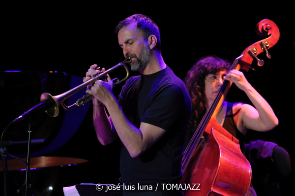 Louis Sclavis Quintet: India (61 Jazzaldia 2026. Donosti. 2026-07-26) Por José Luis Luna Rocafort [INSTANTZZ AKA Galería fotográfica AKA Fotoblog de jazz, impro… y algo más] - Tomajazz - Louis Sclavis Quintet: India actuó en el 61 Jazzaldia 2026. José Luis Luna Rocafort lo retrata en INSTANTZZ. Con Louis Sclavis, Sarah Murcia, Benjamin Moussay, Olivier Laisney, Christophe Lavergne