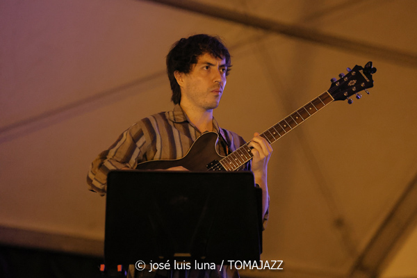 Edu Cabello Quartet: El Bosque (49 Festival de Jazz de Vitoria-Gasteiz 2026. 2026-07-12) Por José Luis Luna Rocafort [INSTANTZZ AKA Galería fotográfica AKA Fotoblog de jazz, impro… y algo más] - Tomajazz - Edu Cabello Quartet: El Bosque actuó en el 49 Festival de Jazz de Vitoria-Gasteiz 2026. José Luis Luna Rocafort lo retrata en INSTANTZZ. Con Edu Cabello, Eddie Majía, Manuel Luque, Ken Ychicawa, Gabriel Basin