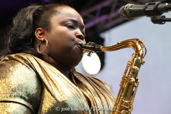 Charles Tolliver Africa/Brass Celebrating Coltrane's Centennial (61 Jazzaldia 2026. Donosti. 2026-07-25) Por José Luis Luna Rocafort [INSTANTZZ AKA Galería fotográfica AKA Fotoblog de jazz, impro… y algo más] - Tomajazz - Charles Tolliver Africa/Brass Celebrating Coltrane's Centennial actuó en el 61 Jazzaldia 2026 en San Sebastián. José Luis Luna Rocafort lo retrata en INSTANTZZ. Con Charles Tolliver, Camille Thurman, Darrell Green, Antonio Faraò, Chris Dahlgren, Eneko Dieguez, Miguel Velasco, Antonio Lozano, Pedro Mullor Boix, Ariadna Alcober Lizana, Alba Castellanos Fernández, Galder Oneca Fuentes, Nicolás Chasco, Alessio Lubrano, Ander Caro, Asier Iturbe, Aníbal Andrés, Aránzazu Rodríguez