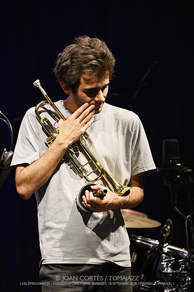 Léa Ciechelski 5t «Franges» (Les Émouvantes / CPBM, 2026-09-10 / Marseille) [02] Por Joan Cortès [INSTANTZZ AKA Galería fotográfica AKA Fotoblog de jazz, impro… y algo más] - Tomajazz - Léa Ciechelski 5t «Franges» actuó en Les Émouvantes 2026. Joan Cortès lo retrata en INSTANTZZ. Con