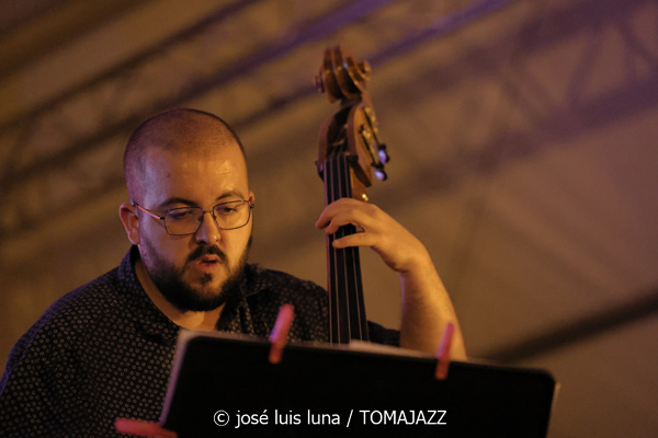 Edu Cabello Quartet: El Bosque (49 Festival de Jazz de Vitoria-Gasteiz 2026. 2026-07-12) Por José Luis Luna Rocafort [INSTANTZZ AKA Galería fotográfica AKA Fotoblog de jazz, impro… y algo más] - Tomajazz - Edu Cabello Quartet: El Bosque actuó en el 49 Festival de Jazz de Vitoria-Gasteiz 2026. José Luis Luna Rocafort lo retrata en INSTANTZZ. Con Edu Cabello, Eddie Majía, Manuel Luque, Ken Ychicawa, Gabriel Basin