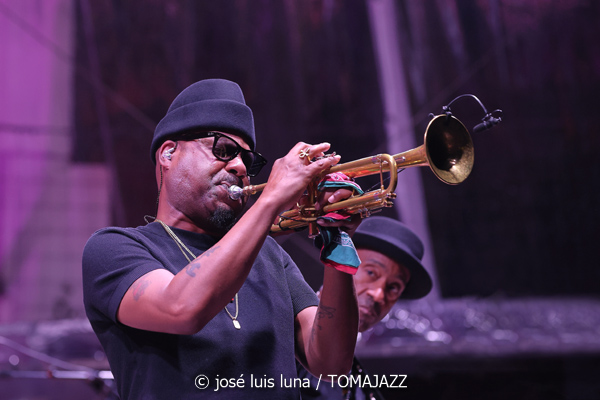 Marcus Miller: We Want Miles! (61 Jazzaldia 2026. Donosti. 2026-07-25) Por José Luis Luna Rocafort [INSTANTZZ AKA Galería fotográfica AKA Fotoblog de jazz, impro… y algo más] - Tomajazz - Marcus Miller: We Want Miles! actuó en el 61 Jazzaldia 2026. José Luis Luna Rocafort lo retrata en INSTANTZZ. Con