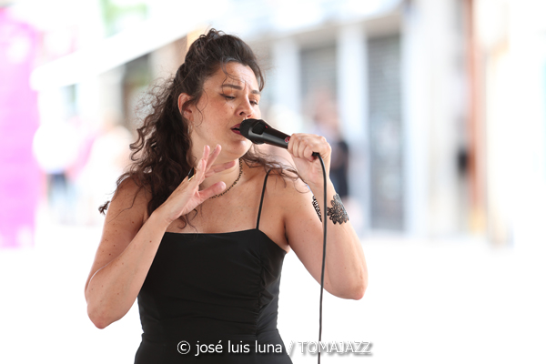 Ibaia Dúo (49 Festival de Jazz de Vitoria-Gasteiz 2026. 2026-07-12) Por José Luis Luna Rocafort [INSTANTZZ AKA Galería fotográfica AKA Fotoblog de jazz, impro… y algo más] - Tomajazz - Ibaia Dúo actuo en el 49 Festival de Jazz de Vitoria-Gasteiz 2026. José Luis Luna Rocafort lo retrata en INSTANTZZ. Actuaron Amaia Cantero, Ibón Díaz, Felix Lekuona "Rioja"