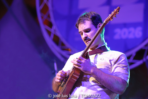 The Illusions & Nathan Haines (38 Eivissa Jazz Festival. 2026-09-03) Por José Luis Luna Rocafort [INSTANTZZ AKA Galería fotográfica AKA Fotoblog de jazz, impro… y algo más] - Tomajazz - The Illusions & Nathan Haines actuaron en el 38 Eivissa Jazz Festival. José Luis Luna Rocafort lo retrata en INSTANTZZ. Participaron Pere Navarro, Franco Botto, Antonio Blakstad, Antoni Marí, Antonio Prosper, Arturo García, Katana McKenzie, Nathan Haines