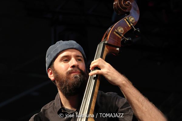 Magalí Sare & Manel Fortià (49 Festival de Jazz de Vitoria-Gasteiz 2026. 2026-07-17) Por José Luis Luna Rocafort [INSTANTZZ AKA Galería fotográfica AKA Fotoblog de jazz, impro… y algo más] - Tomajazz - Magalí Sare & Manel Fortià actuaron en el 49 Festival de Jazz de Vitoria-Gasteiz 2026. 2026-07-17) Por José Luis Luna Rocafort [INSTANTZZ