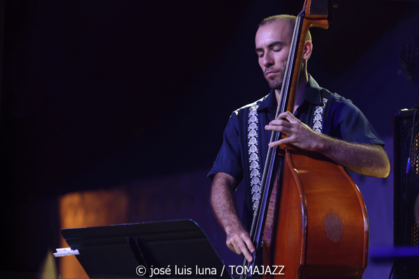 Antoni Marí Sextet (38 Eivissa Jazz Festival. 2026-09-04) Por José Luis Luna Rocafort [INSTANTZZ AKA Galería fotográfica AKA Fotoblog de jazz, impro… y algo más] - Tomajazz - Antoni Marí Sextet actuó en el 38 Eivissa Jazz Festival 2026. José Luis Luna Rocafort lo retrata en INSTANTZZ. Con Antoni Marí, Oriol Vallés, Gabriel Amargant, Guillaume Coulbois, Ot Granados, Rubén Bueno