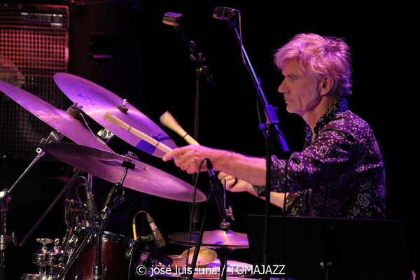 Louis Sclavis Quintet: India (61 Jazzaldia 2026. Donosti. 2026-07-26) Por José Luis Luna Rocafort [INSTANTZZ AKA Galería fotográfica AKA Fotoblog de jazz, impro… y algo más] - Tomajazz - Louis Sclavis Quintet: India actuó en el 61 Jazzaldia 2026. José Luis Luna Rocafort lo retrata en INSTANTZZ. Con Louis Sclavis, Sarah Murcia, Benjamin Moussay, Olivier Laisney, Christophe Lavergne