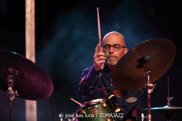 Eivissa Jazz Experience 2026 (38 Eivissa Jazz Festival. 2026-09-04) Por José Luis Luna Rocafort [INSTANTZZ AKA Galería fotográfica AKA Fotoblog de jazz, impro… y algo más] - Tomajazz - Eivissa Jazz Experience 2026 en el 38 Eivissa Jazz Festival, el 4 de septiembre de 2026. José Luis Luna Rocafort retrata en INSTANTZZ una propuesta clásica el Festival de Jazz de Ibiza. En 2026 con Abe Rábade, Ramon Prats, Toño Miguel, Eva Fernández, Alejandro Vargas, Antoni Marí