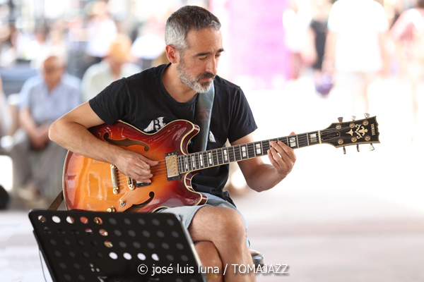Ibaia Dúo (49 Festival de Jazz de Vitoria-Gasteiz 2026. 2026-07-12) Por José Luis Luna Rocafort [INSTANTZZ AKA Galería fotográfica AKA Fotoblog de jazz, impro… y algo más] - Tomajazz - Ibaia Dúo actuo en el 49 Festival de Jazz de Vitoria-Gasteiz 2026. José Luis Luna Rocafort lo retrata en INSTANTZZ. Actuaron Amaia Cantero, Ibón Díaz, Felix Lekuona "Rioja"