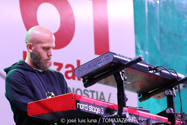 Marcus Miller: We Want Miles! (61 Jazzaldia 2026. Donosti. 2026-07-25) Por José Luis Luna Rocafort [INSTANTZZ AKA Galería fotográfica AKA Fotoblog de jazz, impro… y algo más] - Tomajazz - Marcus Miller: We Want Miles! actuó en el 61 Jazzaldia 2026. José Luis Luna Rocafort lo retrata en INSTANTZZ. Con