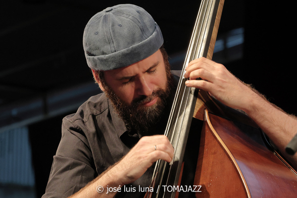Magalí Sare & Manel Fortià (49 Festival de Jazz de Vitoria-Gasteiz 2026. 2026-07-17) Por José Luis Luna Rocafort [INSTANTZZ AKA Galería fotográfica AKA Fotoblog de jazz, impro… y algo más] - Tomajazz - Magalí Sare & Manel Fortià actuaron en el 49 Festival de Jazz de Vitoria-Gasteiz 2026. 2026-07-17) Por José Luis Luna Rocafort [INSTANTZZ