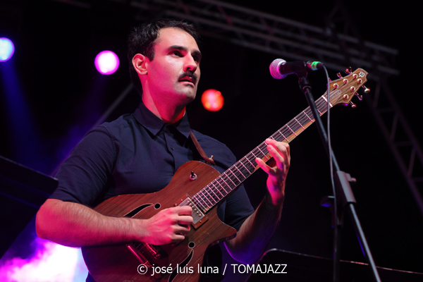 Antoni Marí Sextet (38 Eivissa Jazz Festival. 2026-09-04) Por José Luis Luna Rocafort [INSTANTZZ AKA Galería fotográfica AKA Fotoblog de jazz, impro… y algo más] - Tomajazz - Antoni Marí Sextet actuó en el 38 Eivissa Jazz Festival 2026. José Luis Luna Rocafort lo retrata en INSTANTZZ. Con Antoni Marí, Oriol Vallés, Gabriel Amargant, Guillaume Coulbois, Ot Granados, Rubén Bueno