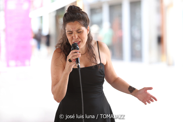 Ibaia Dúo (49 Festival de Jazz de Vitoria-Gasteiz 2026. 2026-07-12) Por José Luis Luna Rocafort [INSTANTZZ AKA Galería fotográfica AKA Fotoblog de jazz, impro… y algo más] - Tomajazz - Ibaia Dúo actuo en el 49 Festival de Jazz de Vitoria-Gasteiz 2026. José Luis Luna Rocafort lo retrata en INSTANTZZ. Actuaron Amaia Cantero, Ibón Díaz, Felix Lekuona "Rioja"