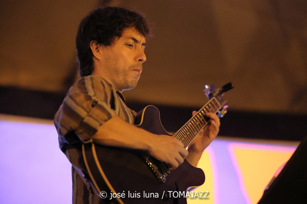 Edu Cabello Quartet: El Bosque (49 Festival de Jazz de Vitoria-Gasteiz 2026. 2026-07-12) Por José Luis Luna Rocafort [INSTANTZZ AKA Galería fotográfica AKA Fotoblog de jazz, impro… y algo más] - Tomajazz - Edu Cabello Quartet: El Bosque actuó en el 49 Festival de Jazz de Vitoria-Gasteiz 2026. José Luis Luna Rocafort lo retrata en INSTANTZZ. Con Edu Cabello, Eddie Majía, Manuel Luque, Ken Ychicawa, Gabriel Basin