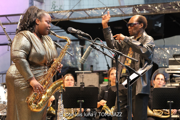Charles Tolliver Africa/Brass Celebrating Coltrane's Centennial (61 Jazzaldia 2026. Donosti. 2026-07-25) Por José Luis Luna Rocafort [INSTANTZZ AKA Galería fotográfica AKA Fotoblog de jazz, impro… y algo más] - Tomajazz - Charles Tolliver Africa/Brass Celebrating Coltrane's Centennial actuó en el 61 Jazzaldia 2026 en San Sebastián. José Luis Luna Rocafort lo retrata en INSTANTZZ. Con Charles Tolliver, Camille Thurman, Darrell Green, Antonio Faraò, Chris Dahlgren, Eneko Dieguez, Miguel Velasco, Antonio Lozano, Pedro Mullor Boix, Ariadna Alcober Lizana, Alba Castellanos Fernández, Galder Oneca Fuentes, Nicolás Chasco, Alessio Lubrano, Ander Caro, Asier Iturbe, Aníbal Andrés, Aránzazu Rodríguez