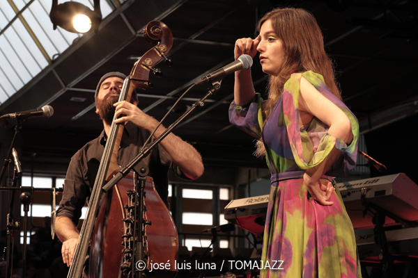 Magalí Sare & Manel Fortià (49 Festival de Jazz de Vitoria-Gasteiz 2026. 2026-07-17) Por José Luis Luna Rocafort [INSTANTZZ AKA Galería fotográfica AKA Fotoblog de jazz, impro… y algo más] - Tomajazz - Magalí Sare & Manel Fortià actuaron en el 49 Festival de Jazz de Vitoria-Gasteiz 2026. 2026-07-17) Por José Luis Luna Rocafort [INSTANTZZ