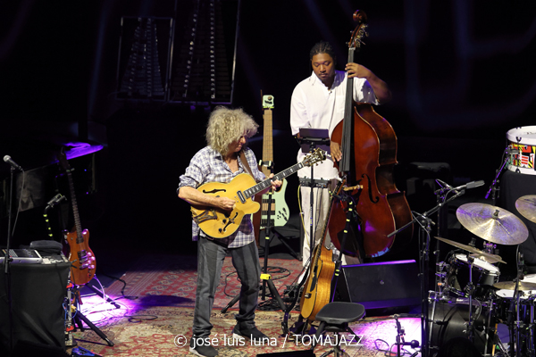 Pat Metheny Side-Eye III+ (61 Jazzaldia 2026. Donosti. 2026-07-25) Por José Luis Luna Rocafort [INSTANTZZ AKA Galería fotográfica AKA Fotoblog de jazz, impro… y algo más] - Tomajazz - Pat Metheny Side-Eye III+ actuó en el 61 Jazzaldia 2026. José Luis Luna Rocafort lo retrata en INSTANTZZ. Con Pat Metheny, Chris Fishman, Joe Dyson, Jermaine Paul, Leonard Patton