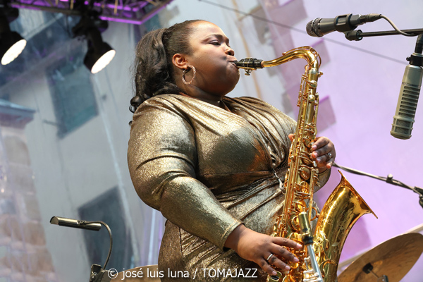 Charles Tolliver Africa/Brass Celebrating Coltrane's Centennial (61 Jazzaldia 2026. Donosti. 2026-07-25) Por José Luis Luna Rocafort [INSTANTZZ AKA Galería fotográfica AKA Fotoblog de jazz, impro… y algo más] - Tomajazz - Charles Tolliver Africa/Brass Celebrating Coltrane's Centennial actuó en el 61 Jazzaldia 2026 en San Sebastián. José Luis Luna Rocafort lo retrata en INSTANTZZ. Con Charles Tolliver, Camille Thurman, Darrell Green, Antonio Faraò, Chris Dahlgren, Eneko Dieguez, Miguel Velasco, Antonio Lozano, Pedro Mullor Boix, Ariadna Alcober Lizana, Alba Castellanos Fernández, Galder Oneca Fuentes, Nicolás Chasco, Alessio Lubrano, Ander Caro, Asier Iturbe, Aníbal Andrés, Aránzazu Rodríguez