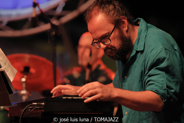 Eivissa Jazz Experience 2026 (38 Eivissa Jazz Festival. 2026-09-04) Por José Luis Luna Rocafort [INSTANTZZ AKA Galería fotográfica AKA Fotoblog de jazz, impro… y algo más] - Tomajazz - Eivissa Jazz Experience 2026 en el 38 Eivissa Jazz Festival, el 4 de septiembre de 2026. José Luis Luna Rocafort retrata en INSTANTZZ una propuesta clásica el Festival de Jazz de Ibiza. En 2026 con Abe Rábade, Ramon Prats, Toño Miguel, Eva Fernández, Alejandro Vargas, Antoni Marí
