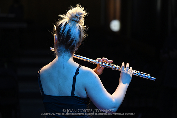 Jet Whistle (Les Émouvantes / CPBM, 2026-09-12 / Marseille -France-) [y 06] Por Joan Cortès [INSTANTZZ AKA Galería fotográfica AKA Fotoblog de jazz, impro… y algo más] - Tomajazz - El quinteto Jet Whistle actuó en Les Émouvantes en Marsella, Francia, el 12 de septiembre de 2026. Joan Cortès lo retrata en INSTANTZZ. Actuaron Fanny Martin, Jules Regard, Adlane Aliouche, Théo Fardèle, Sacha Souêtre 