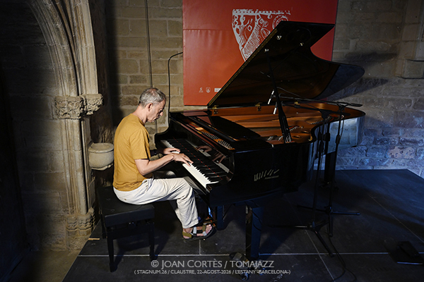 Mariola Membrives & Albert Bover (Stagnum.26 / Claustre, 2026-08-22 / L’Estany -Barcelona-) Por Joan Cortès [INSTANTZZ AKA Galería fotográfica AKA Fotoblog de jazz, impro… y algo más] - Tomajazz - Mariola Membrives & Albert Bover actuó en Stagnum.26 en L'Estany, Barcelona, el 22 de agosto de 2026. Joan Cortès lo retrata en INSTANTZZ
