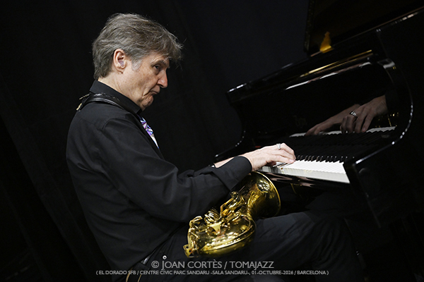 Rafael Riqueni & Tim Ries «Tunisia» (El Dorado sfb / CCPS, 2026-10-01 / Barcelona) Por Joan Cortès [Flamencuras AKA INSTANTZZ AKA Galería fotográfica AKA Fotoblog de jazz, impro… y algo más] - Tomajazz - Rafael Riqueni & Tim Ries «Tunisia» actuaron en El Dorado sfb de Barcelona el 1 de octubre de 2026. Joan Cortès lo retrata en las Flamencuras de INSTANTZZ. Formación de lujo con Rafael Riqueni, Tim Ries, Guillermo McGill, Marc Miralta