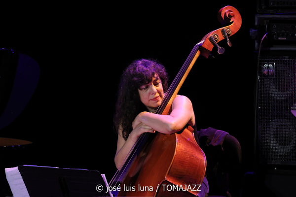 Louis Sclavis Quintet: India (61 Jazzaldia 2026. Donosti. 2026-07-26) Por José Luis Luna Rocafort [INSTANTZZ AKA Galería fotográfica AKA Fotoblog de jazz, impro… y algo más] - Tomajazz - Louis Sclavis Quintet: India actuó en el 61 Jazzaldia 2026. José Luis Luna Rocafort lo retrata en INSTANTZZ. Con Louis Sclavis, Sarah Murcia, Benjamin Moussay, Olivier Laisney, Christophe Lavergne