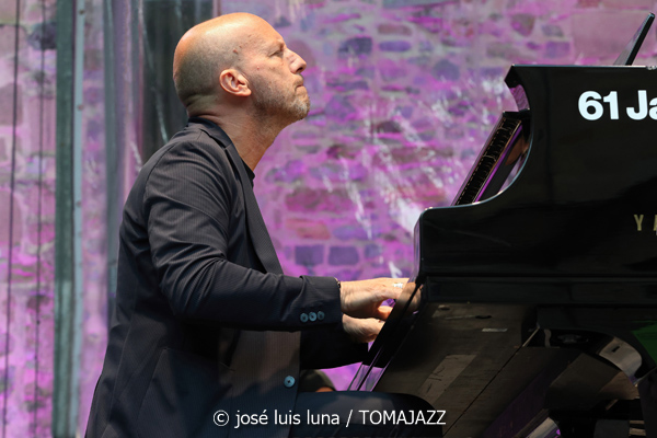 Charles Tolliver Africa/Brass Celebrating Coltrane's Centennial (61 Jazzaldia 2026. Donosti. 2026-07-25) Por José Luis Luna Rocafort [INSTANTZZ AKA Galería fotográfica AKA Fotoblog de jazz, impro… y algo más] - Tomajazz - Charles Tolliver Africa/Brass Celebrating Coltrane's Centennial actuó en el 61 Jazzaldia 2026 en San Sebastián. José Luis Luna Rocafort lo retrata en INSTANTZZ. Con Charles Tolliver, Camille Thurman, Darrell Green, Antonio Faraò, Chris Dahlgren, Eneko Dieguez, Miguel Velasco, Antonio Lozano, Pedro Mullor Boix, Ariadna Alcober Lizana, Alba Castellanos Fernández, Galder Oneca Fuentes, Nicolás Chasco, Alessio Lubrano, Ander Caro, Asier Iturbe, Aníbal Andrés, Aránzazu Rodríguez