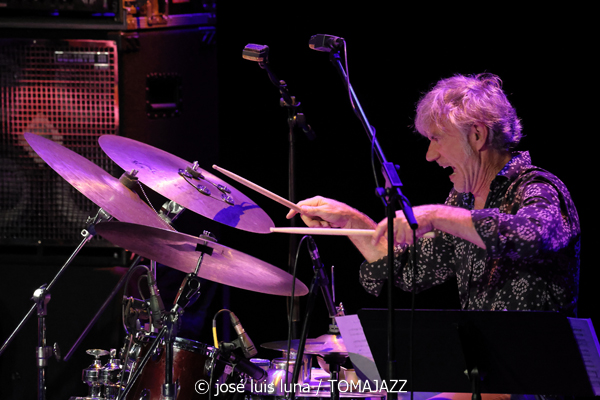 Louis Sclavis Quintet: India (61 Jazzaldia 2026. Donosti. 2026-07-26) Por José Luis Luna Rocafort [INSTANTZZ AKA Galería fotográfica AKA Fotoblog de jazz, impro… y algo más] - Tomajazz - Louis Sclavis Quintet: India actuó en el 61 Jazzaldia 2026. José Luis Luna Rocafort lo retrata en INSTANTZZ. Con Louis Sclavis, Sarah Murcia, Benjamin Moussay, Olivier Laisney, Christophe Lavergne