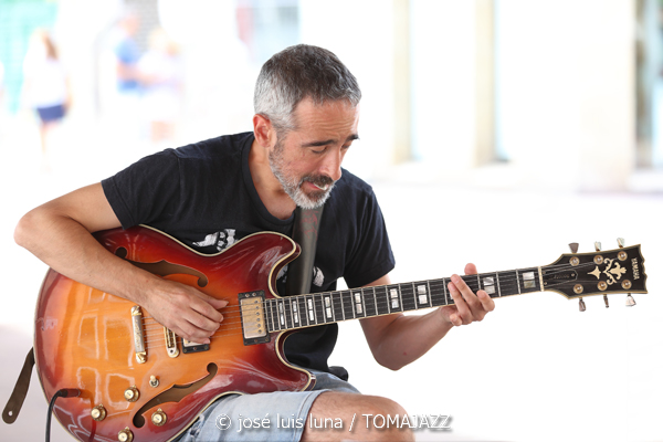 Ibaia Dúo (49 Festival de Jazz de Vitoria-Gasteiz 2026. 2026-07-12) Por José Luis Luna Rocafort [INSTANTZZ AKA Galería fotográfica AKA Fotoblog de jazz, impro… y algo más] - Tomajazz - Ibaia Dúo actuo en el 49 Festival de Jazz de Vitoria-Gasteiz 2026. José Luis Luna Rocafort lo retrata en INSTANTZZ. Actuaron Amaia Cantero, Ibón Díaz, Felix Lekuona "Rioja"