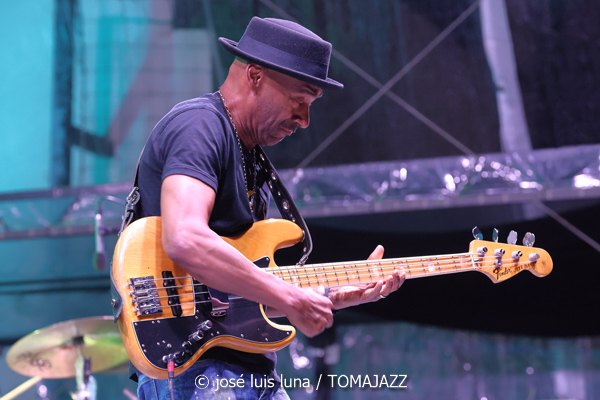 Marcus Miller: We Want Miles! (61 Jazzaldia 2026. Donosti. 2026-07-25) Por José Luis Luna Rocafort [INSTANTZZ AKA Galería fotográfica AKA Fotoblog de jazz, impro… y algo más] - Tomajazz - Marcus Miller: We Want Miles! actuó en el 61 Jazzaldia 2026. José Luis Luna Rocafort lo retrata en INSTANTZZ. Con