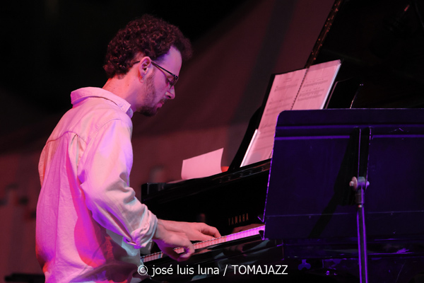 Antoni Marí Sextet (38 Eivissa Jazz Festival. 2026-09-04) Por José Luis Luna Rocafort [INSTANTZZ AKA Galería fotográfica AKA Fotoblog de jazz, impro… y algo más] - Tomajazz - Antoni Marí Sextet actuó en el 38 Eivissa Jazz Festival 2026. José Luis Luna Rocafort lo retrata en INSTANTZZ. Con Antoni Marí, Oriol Vallés, Gabriel Amargant, Guillaume Coulbois, Ot Granados, Rubén Bueno