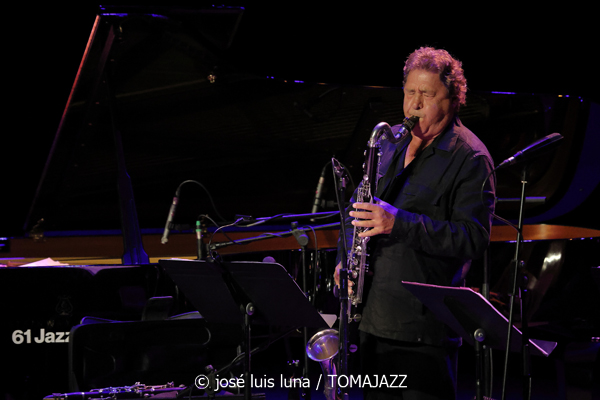 Louis Sclavis Quintet: India (61 Jazzaldia 2026. Donosti. 2026-07-26) Por José Luis Luna Rocafort [INSTANTZZ AKA Galería fotográfica AKA Fotoblog de jazz, impro… y algo más] - Tomajazz - Louis Sclavis Quintet: India actuó en el 61 Jazzaldia 2026. José Luis Luna Rocafort lo retrata en INSTANTZZ. Con Louis Sclavis, Sarah Murcia, Benjamin Moussay, Olivier Laisney, Christophe Lavergne
